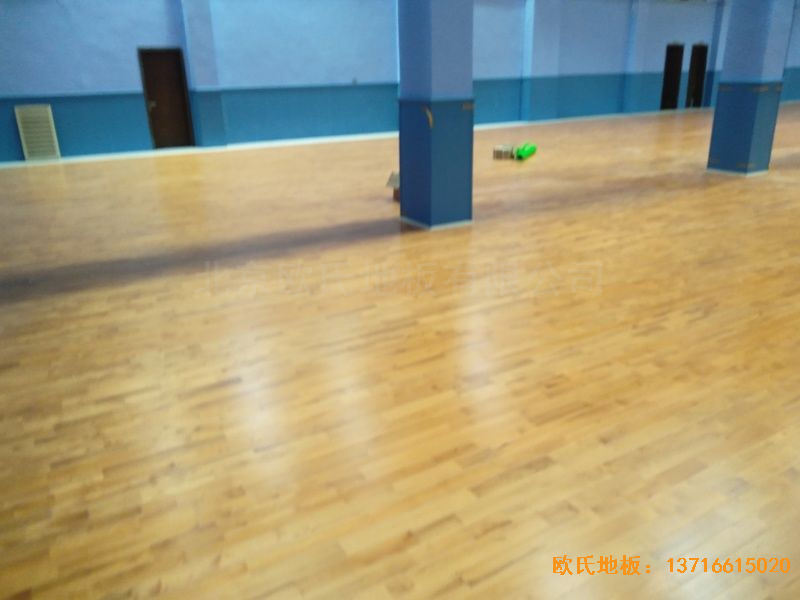 湖北武汉新华路体育场羽毛球馆体育木地板安装案例