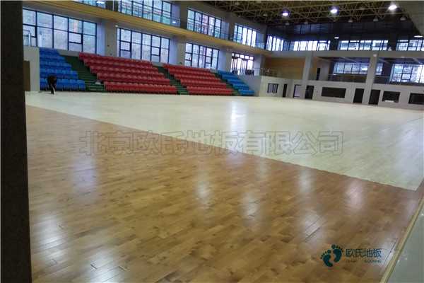 45度斜铺龙骨体育篮球木地板安装公司