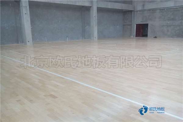 一般体育场木地板施工单位