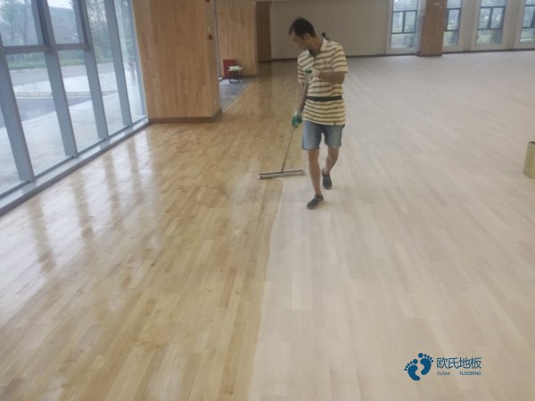 单龙骨运动场地木地板怎样保养