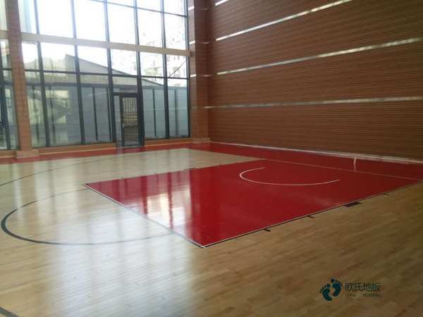 学校篮球场地地板的生产线