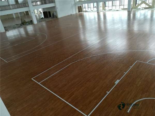 单龙骨篮球场木地板如何保洁