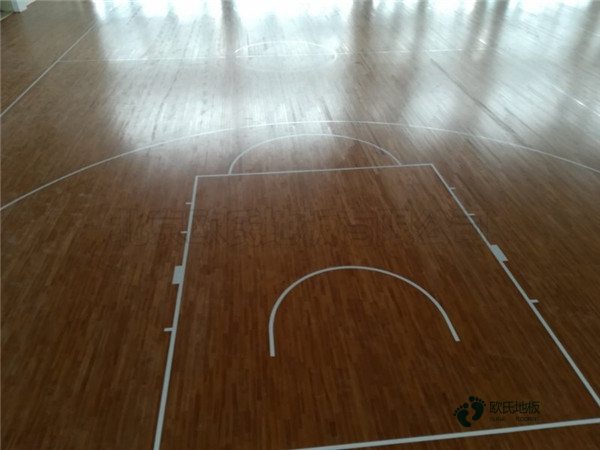单龙骨篮球场木地板如何保洁