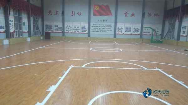 学校篮球场馆地板能用多久