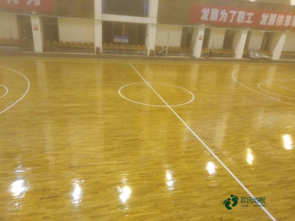 双龙骨篮球体育木地板环保吗
