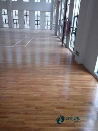 学校篮球场地地板施工方案
