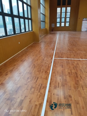 学校运动场地地板施工流程