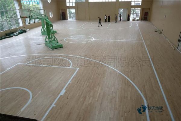 学校篮球场地地板耐磨性