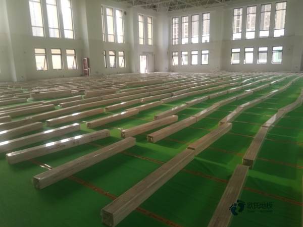 双层龙骨运动体育地板怎样保养