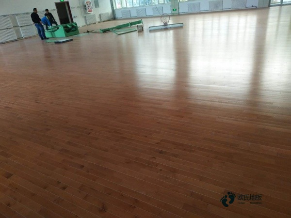 学校篮球场木地板能用几年