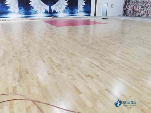 双龙骨篮球场地地板如何保洁