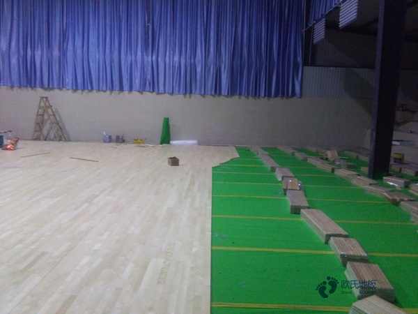 双层龙骨运动场地木地板如何保养