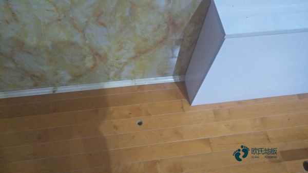双层龙骨运动体育木地板维护保养