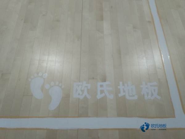 学校篮球馆地板的性能