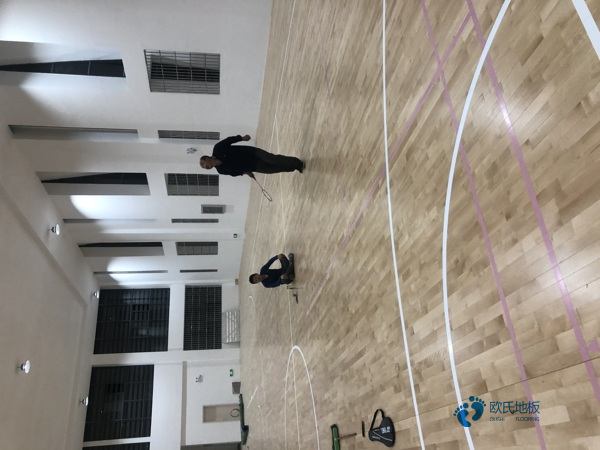 双龙骨篮球场馆地板保养