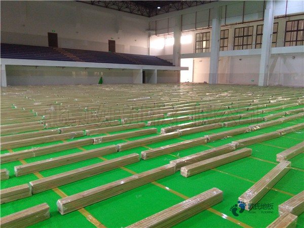 那有体育场馆地板厂家报价