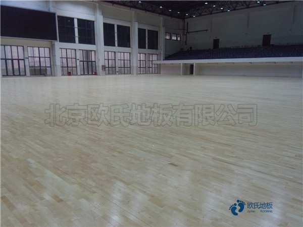 那有体育场馆地板厂家报价