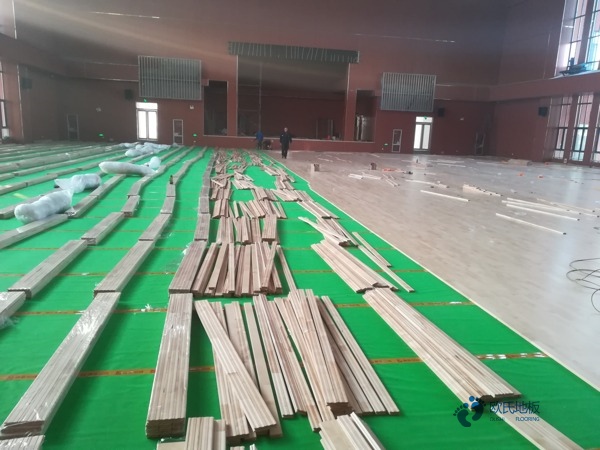 供应体育场馆地板安装公司