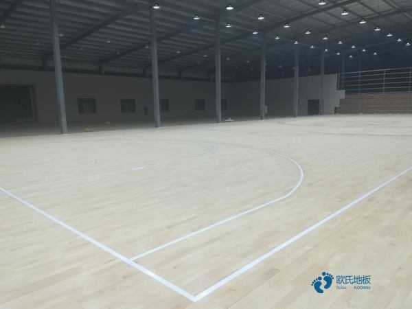 那里有体育篮球木地板大概多少钱