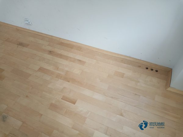 寻求篮球体育地板大概多少钱