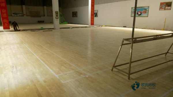 松木篮球体育地板施工费用
