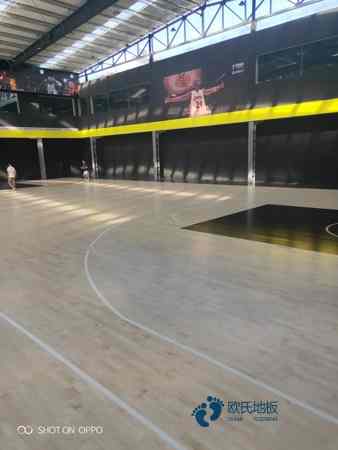国标体育篮球木地板价格
