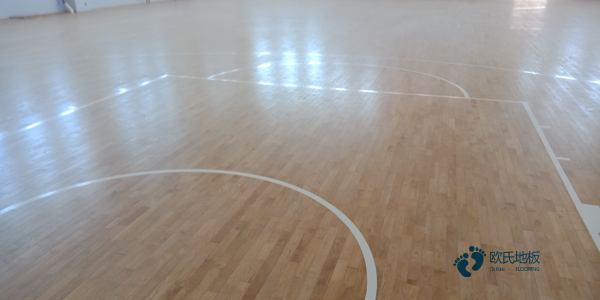 用哪种体育地板平米价