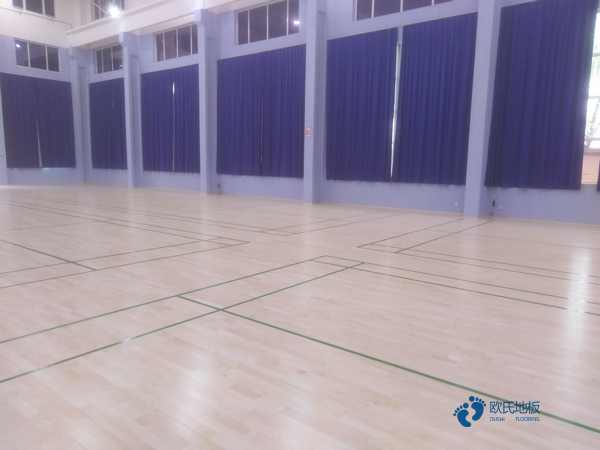 校园体育运动木地板保养方法