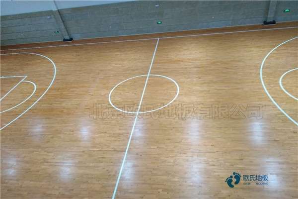 悬浮篮球运动木地板喷漆
