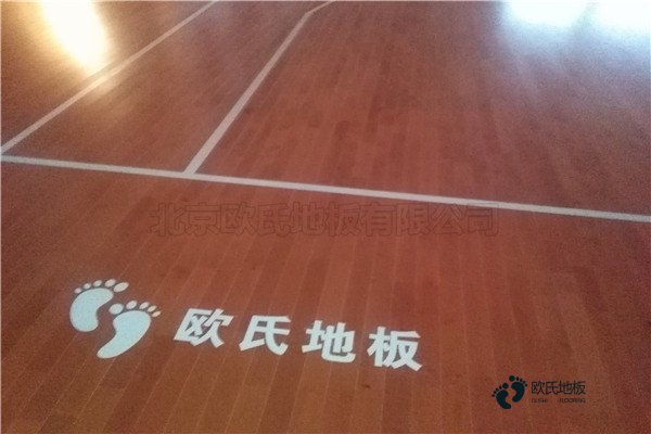 学校篮球馆木地板防腐3