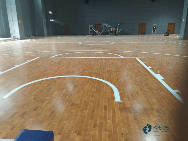 国产篮球馆地板施工1