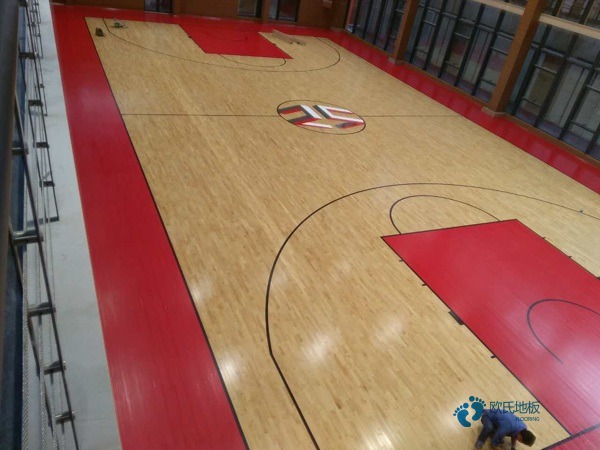 校园体育篮球木地板施工团队3