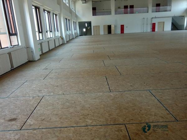 学校篮球场地地板特性1