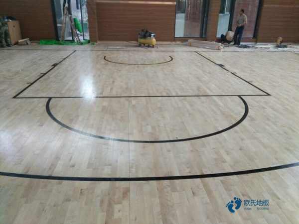 学校篮球场馆木地板翻新1