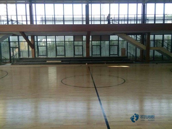 学校篮球场馆木地板翻新3