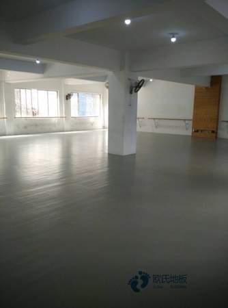 国标运动体育木地板施工团队3