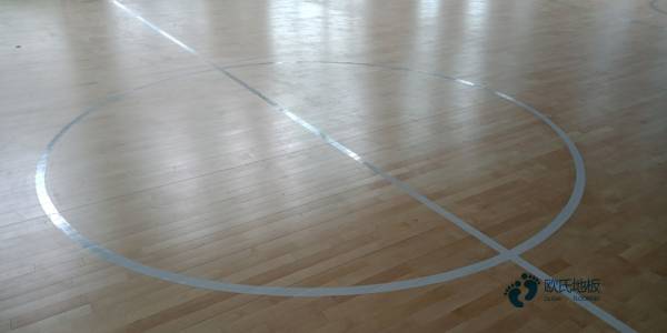 小学篮球场地木地板施工3