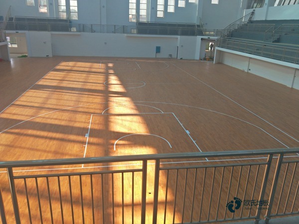 小学篮球场地木地板施工1