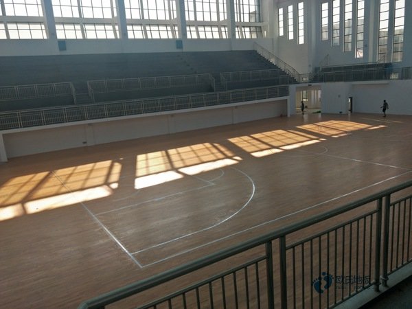 小学篮球场地木地板施工2