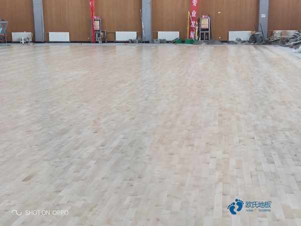 用什么体育地板要多少钱
