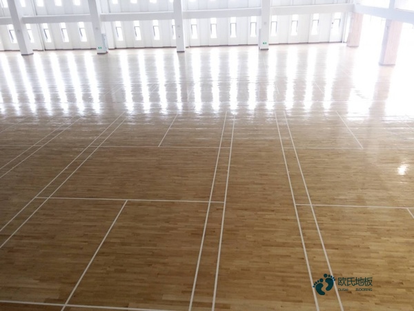 学校篮球馆木地板如何选购1