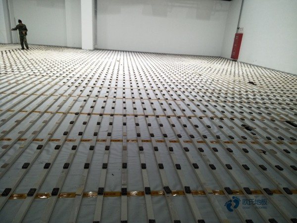 大学篮球场馆地板施工流程1