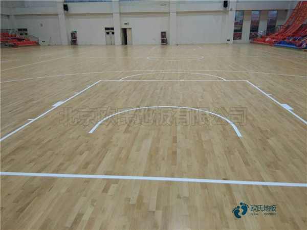 悬浮式篮球运动木地板怎么画线