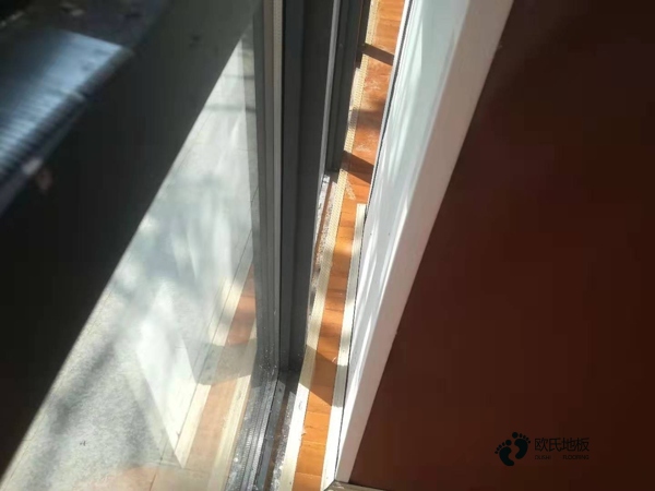 单龙骨运动馆地板清洁保养3