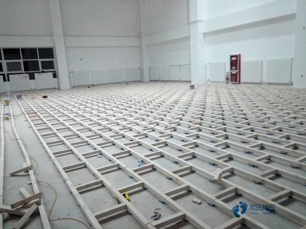 国标篮球场地板施工步骤3