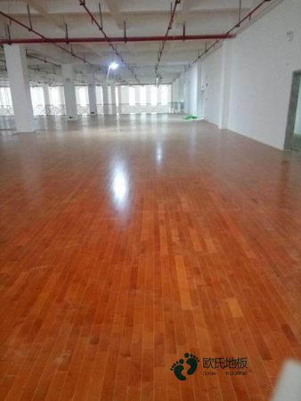 国标体育地板安装费用