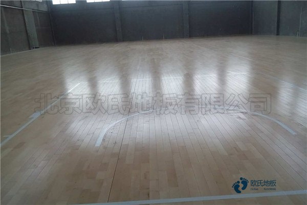 优惠的体育地板价格低