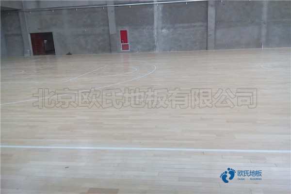 优惠的体育地板价格低