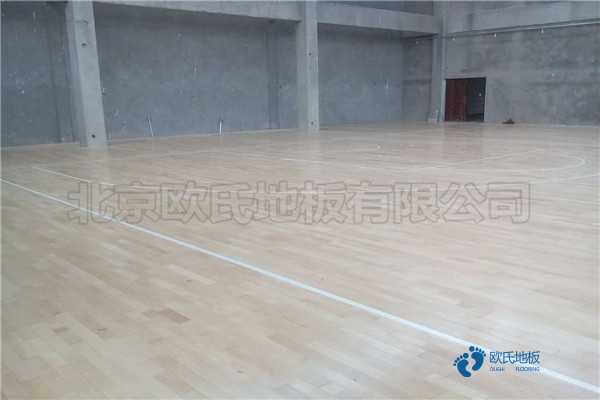 优惠的体育地板价格低