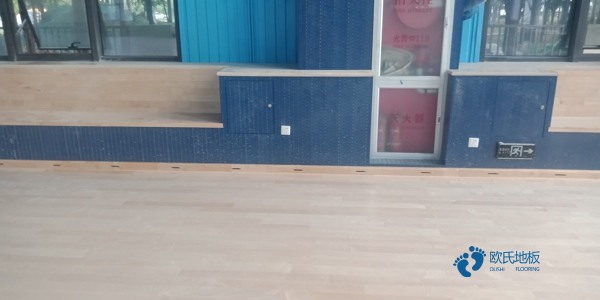 寻求篮球体育木地板厂家报价1